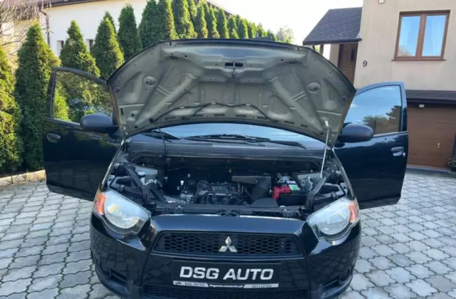 MITSUBISHI Colt 