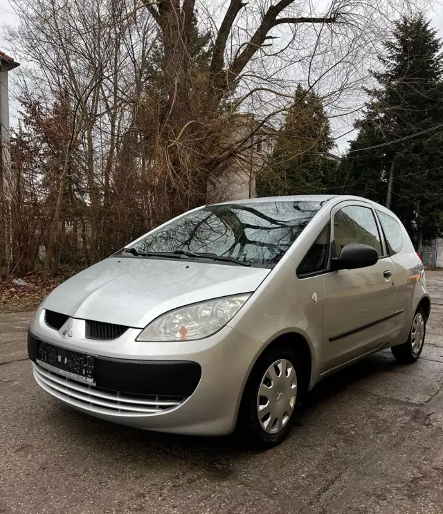MITSUBISHI Colt 