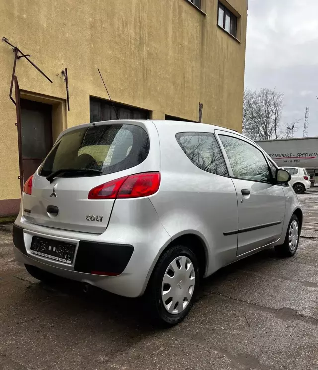 MITSUBISHI Colt 