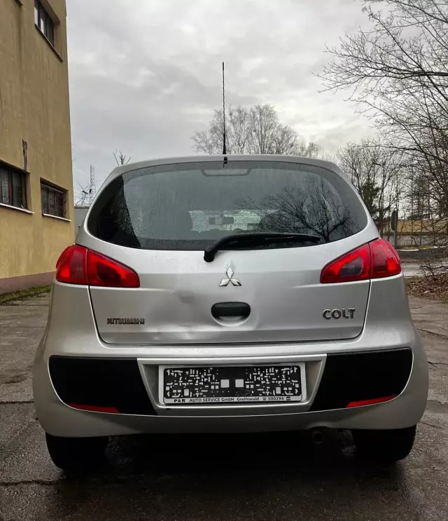 MITSUBISHI Colt 