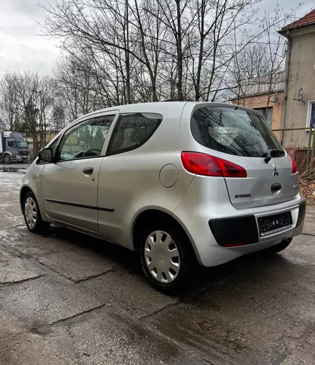 MITSUBISHI Colt 