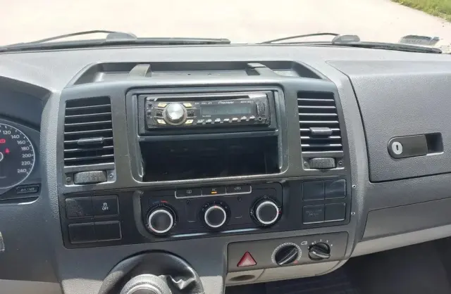 VOLKSWAGEN TRANSPORTER 