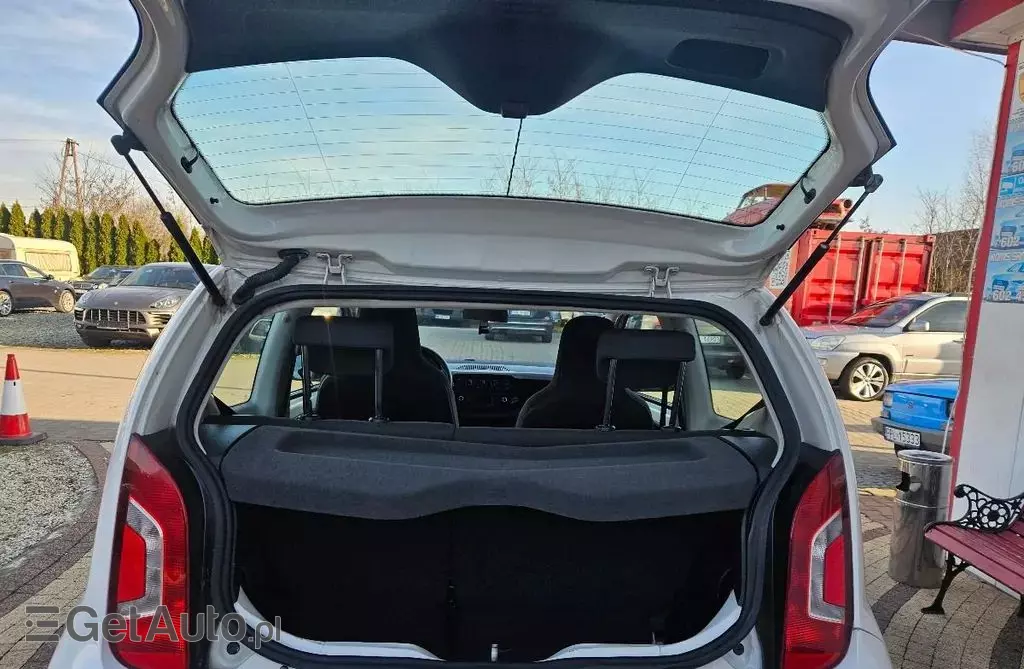 VOLKSWAGEN Up! 