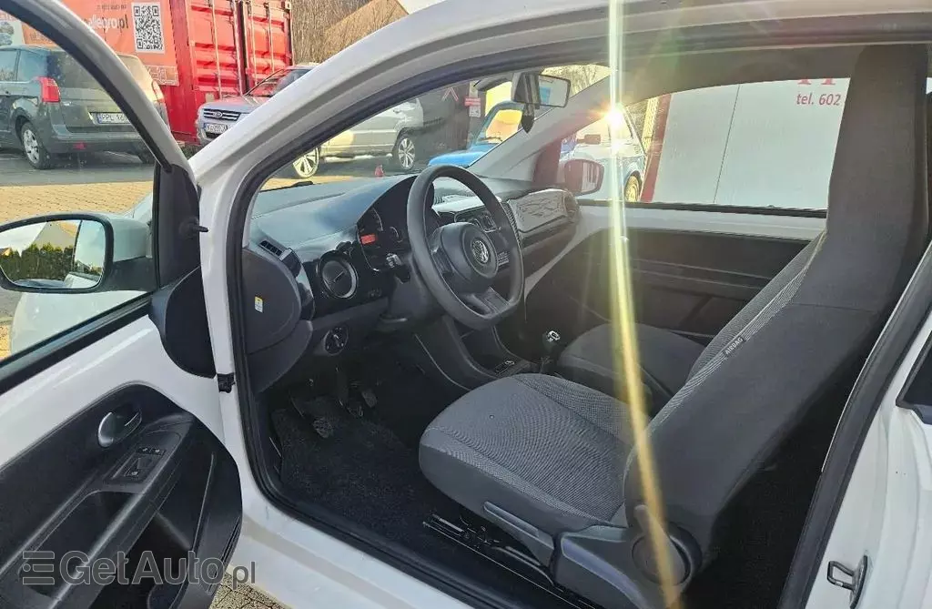 VOLKSWAGEN Up! 