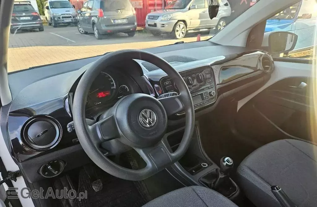 VOLKSWAGEN Up! 
