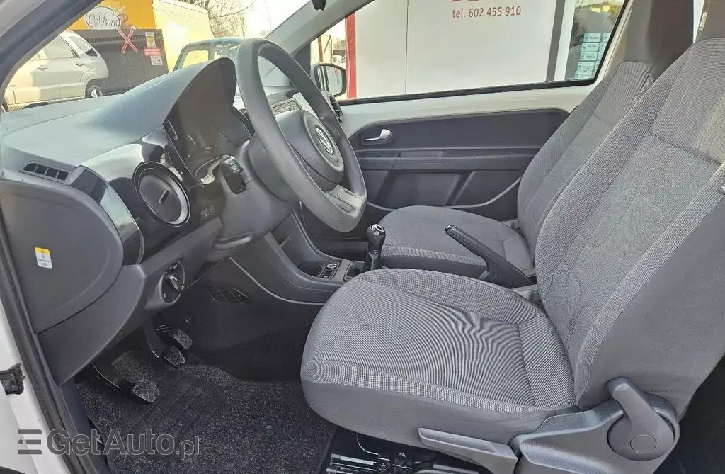 VOLKSWAGEN Up! 