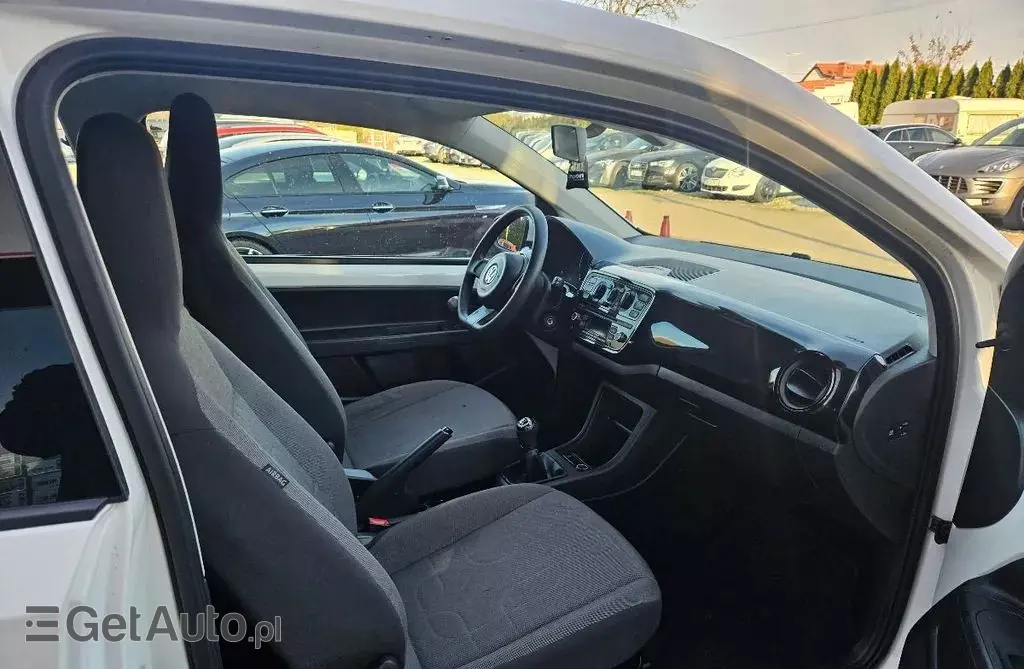 VOLKSWAGEN Up! 