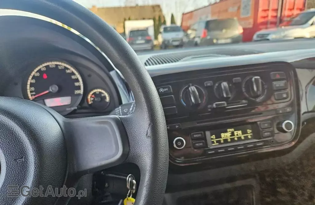 VOLKSWAGEN Up! 