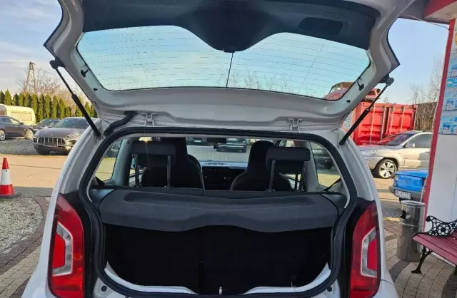 VOLKSWAGEN Up! 