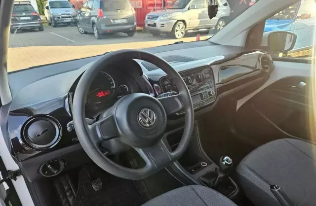 VOLKSWAGEN Up! 