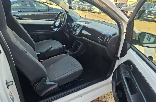 VOLKSWAGEN Up! 