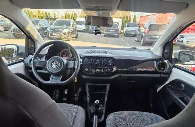 VOLKSWAGEN Up! 