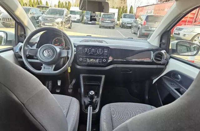 VOLKSWAGEN Up! 