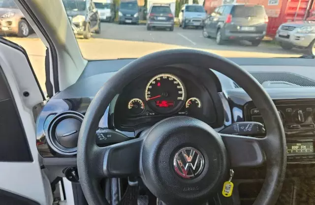 VOLKSWAGEN Up! 