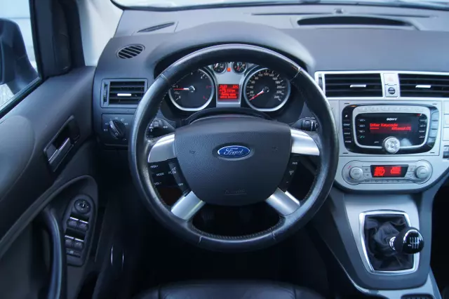 FORD Kuga 2.0 TDCi 2x4 Titanium