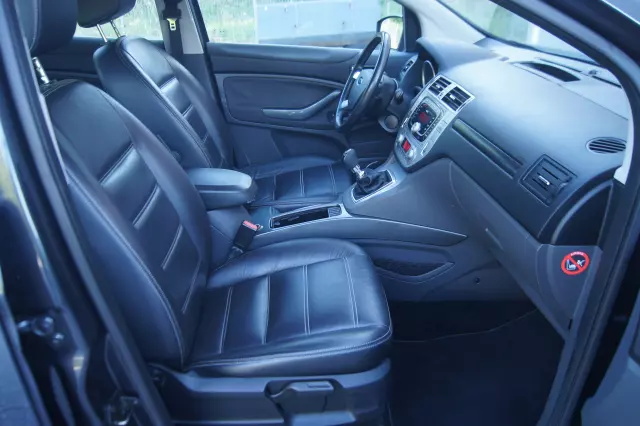 FORD Kuga 2.0 TDCi 2x4 Titanium