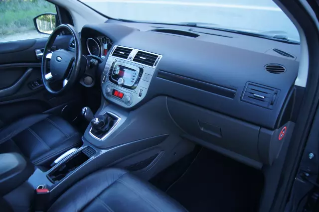 FORD Kuga 2.0 TDCi 2x4 Titanium