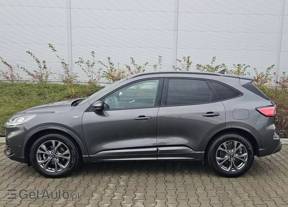 FORD Kuga 2.5 FHEV FWD ST-Line X