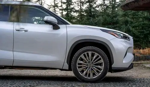 TOYOTA Highlander 
