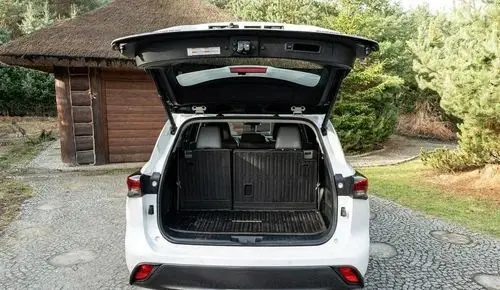TOYOTA Highlander 