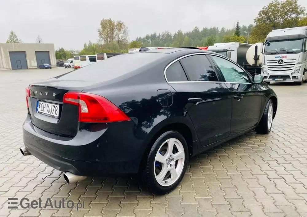 VOLVO S60 D5