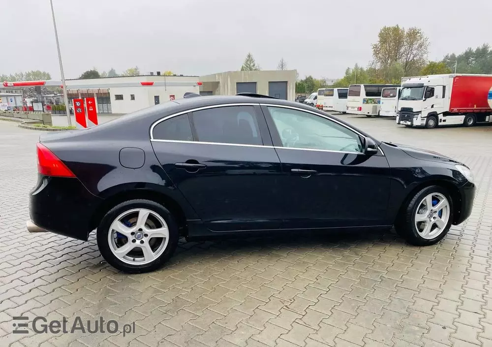 VOLVO S60 D5