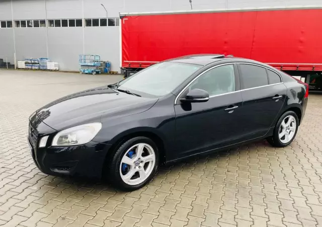 VOLVO S60 D5