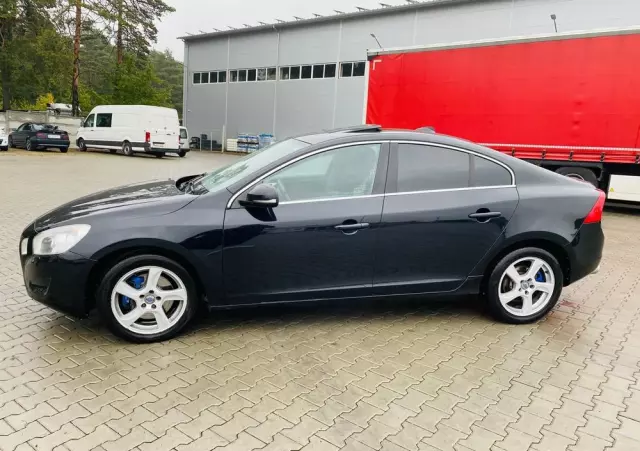 VOLVO S60 D5