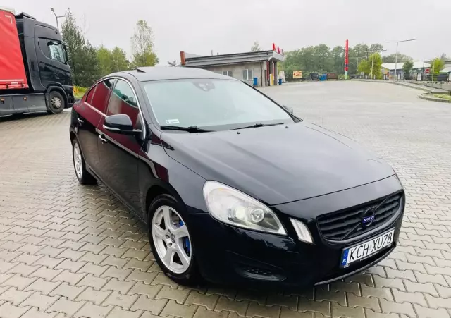VOLVO S60 D5