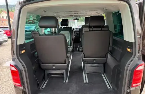VOLKSWAGEN Multivan 