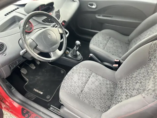 RENAULT Twingo 
