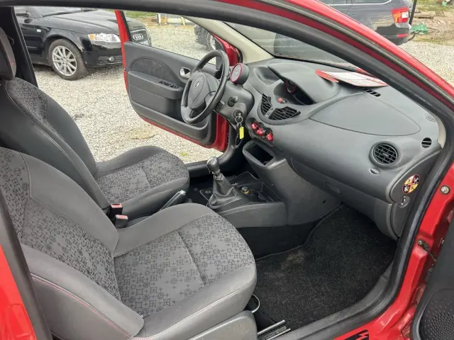 RENAULT Twingo 