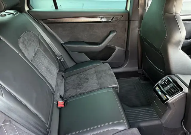 SKODA Superb 2.0 TDI SCR Sportline DSG