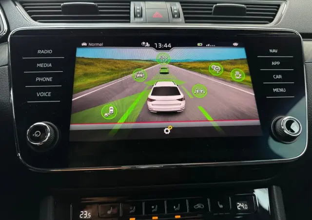 SKODA Superb 2.0 TDI SCR Sportline DSG