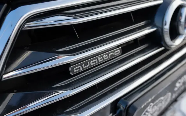 AUDI A4 Avant 2.0 TDI S tronic quattro sport