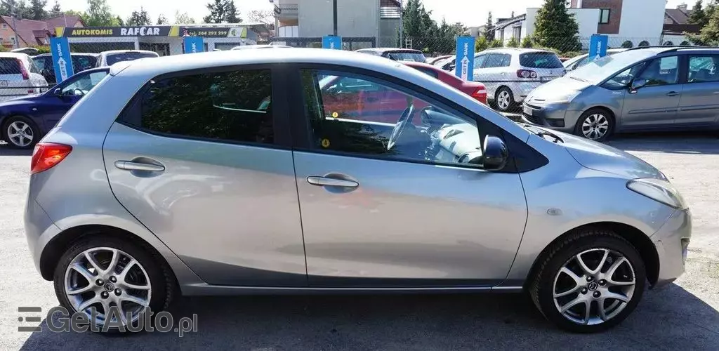 MAZDA 2 