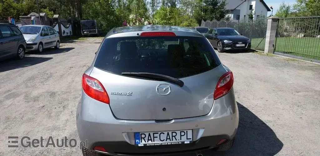 MAZDA 2 