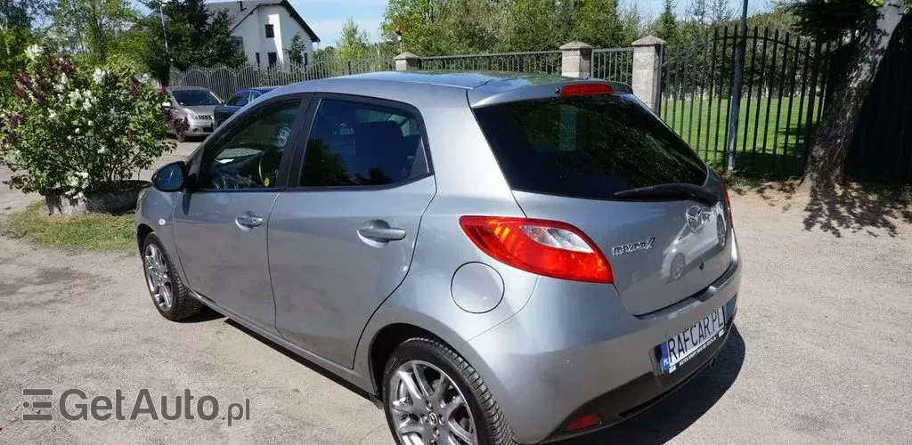 MAZDA 2 