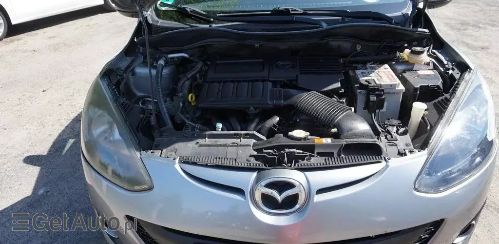 MAZDA 2 