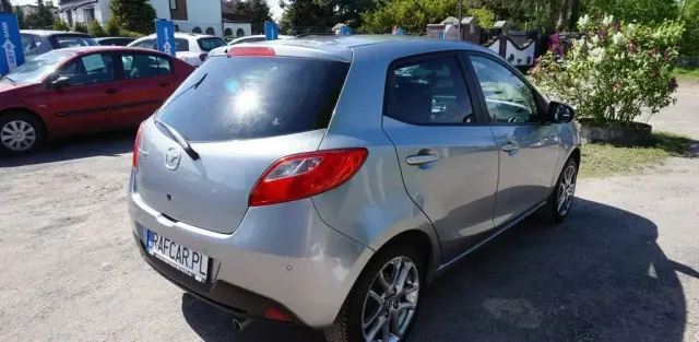 MAZDA 2 