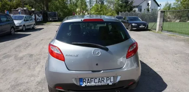 MAZDA 2 