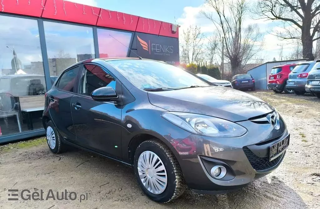 MAZDA 2 