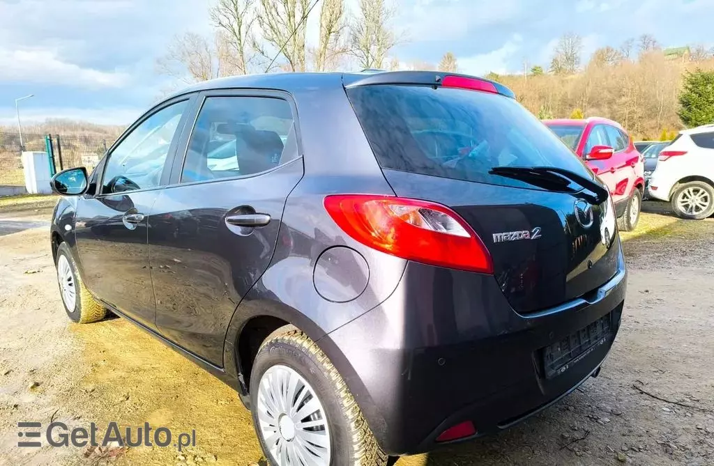 MAZDA 2 