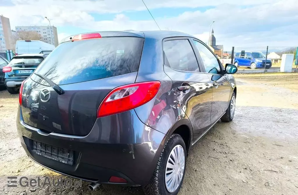 MAZDA 2 