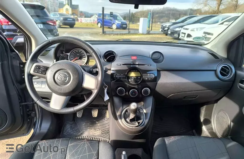 MAZDA 2 