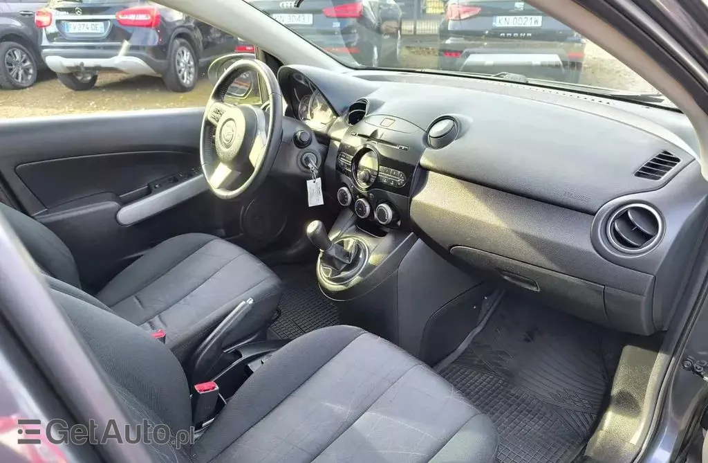 MAZDA 2 