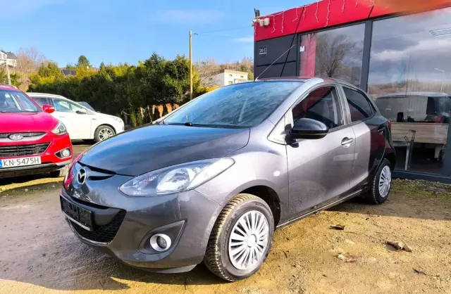 MAZDA 2 