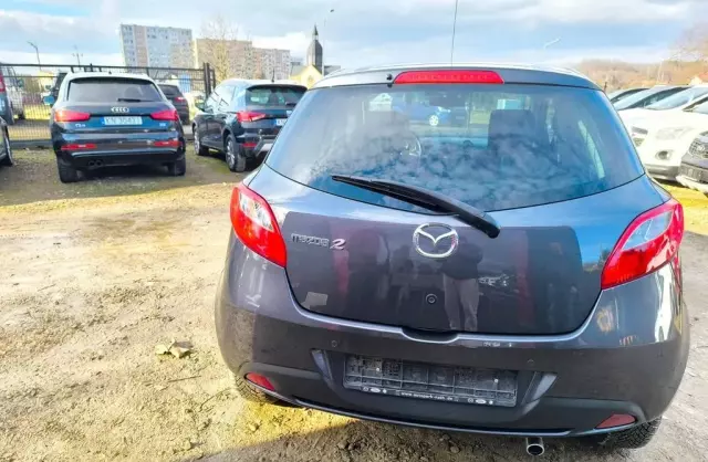 MAZDA 2 