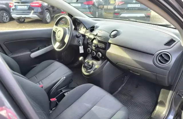 MAZDA 2 
