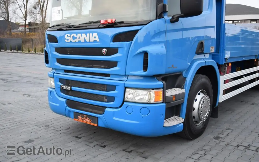SCANIA P250 / EURO 6 / SKRZYNIA 7.8 M / WINDA DHOLLANDIA / PODUSZKI NA TYLNEJ OSI / RETARDER / KLIMA / TEMPOMAT / SERWISOWANY / SPROWADZONY 
